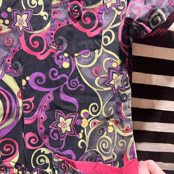 UA Scrub Tops - Picture 5 of 7